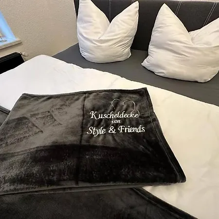 Апартаменти Familienwohnung Am Schloss Шверін